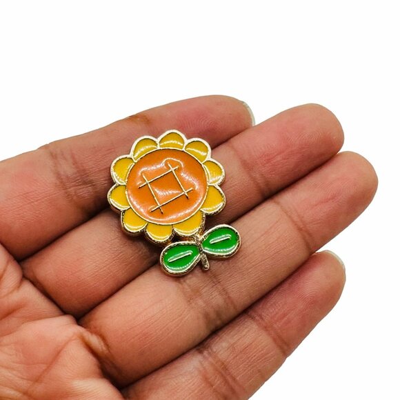 🤩Cute Cartoon Sunflower shape Pin Enamel Yellow & Green Gift Brooch🤩 - Picture 2 of 6